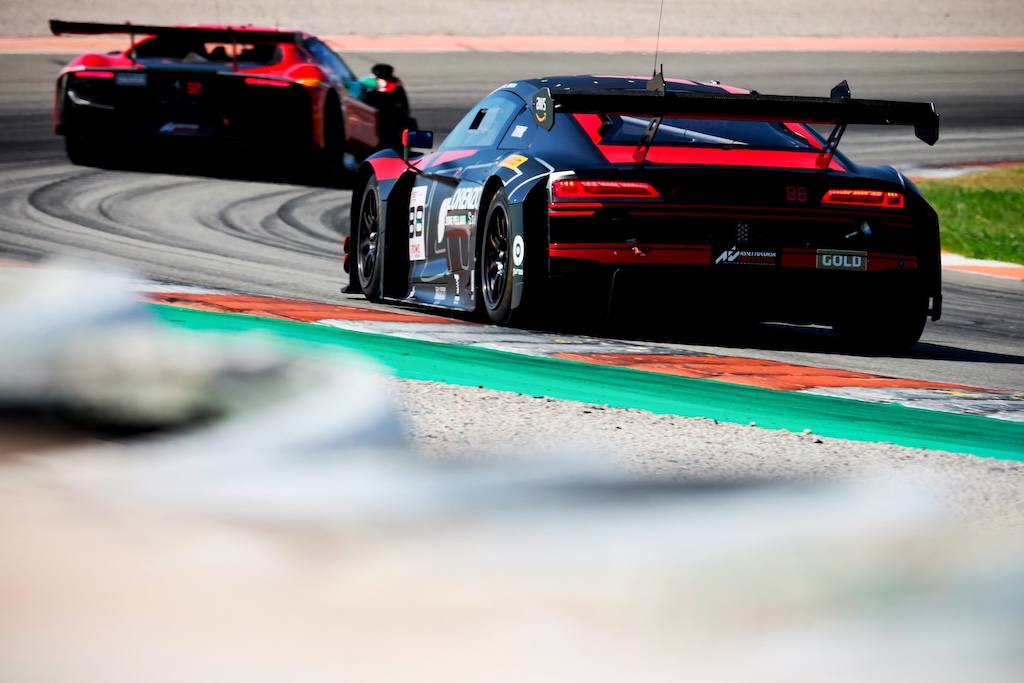 Sebastian Øgaard vil sikre mesterskabspodie i Valencia. 
(Foto: SRO Motorsports Group)